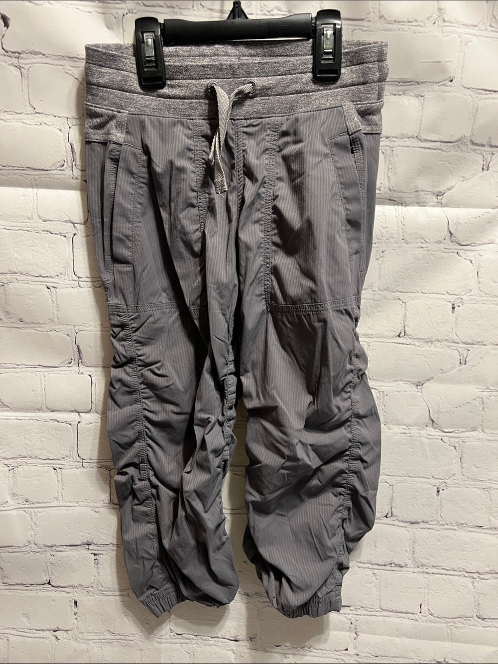 Ivivva Gray dance, studio, crop pants, child size 10